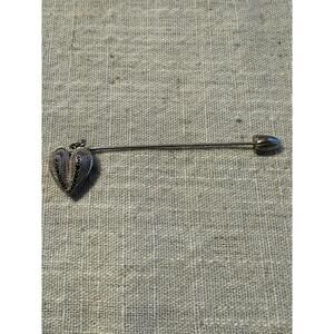 VINTAGE FILIGREE DANGLE HEART STICK HAT OR LAPEL PIN SILVERTONE SO PRETTY